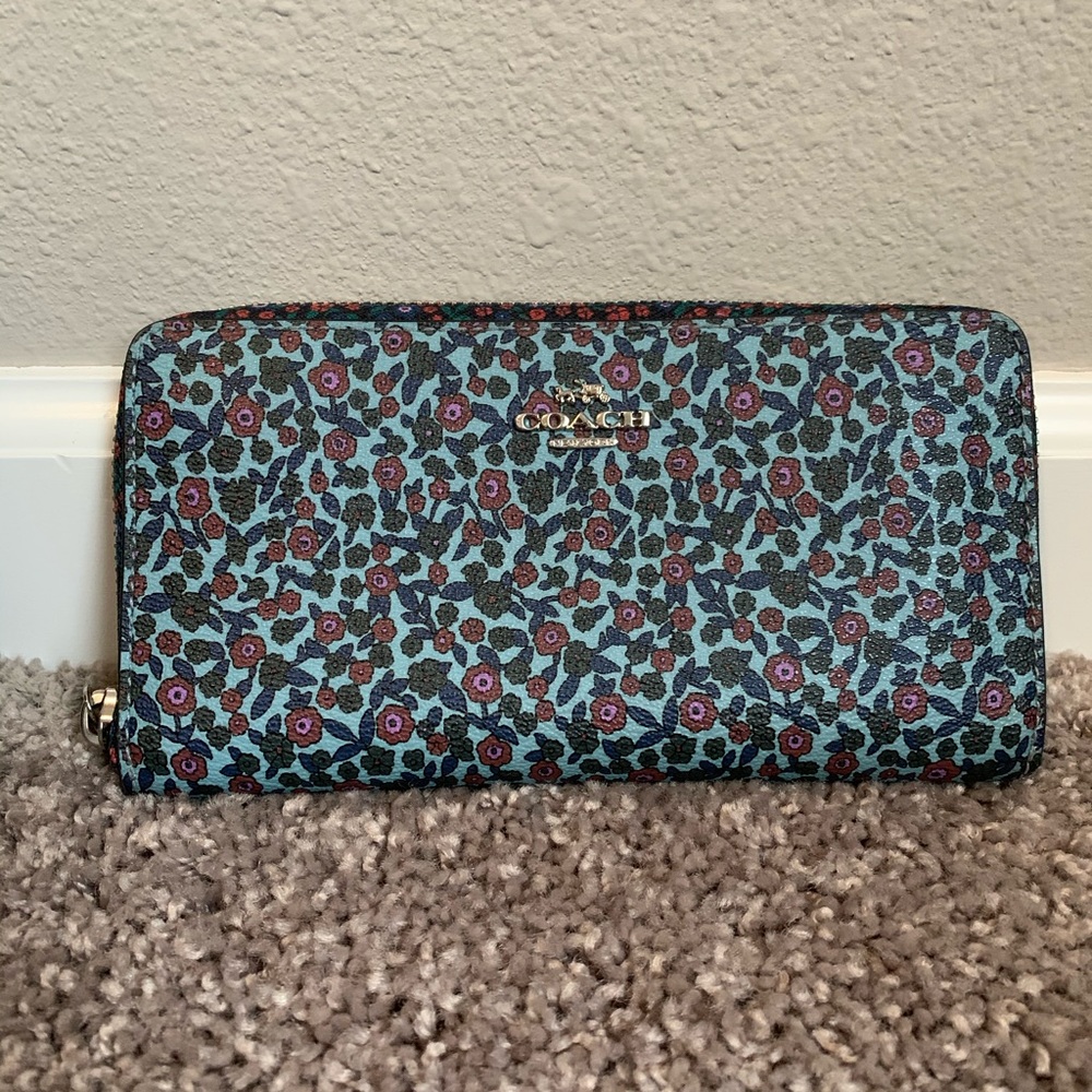 Coach Ranch Floral Mix Accordian Zip Wallet